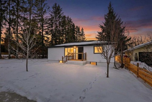 5026 53 Street  Sylvan Lake, AB T4S 1E7