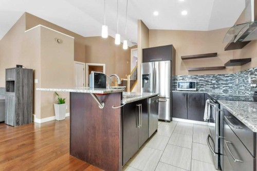 189 Van Slyke Way, Red Deer, AB - Indoor Photo Showing Kitchen With Upgraded Kitchen