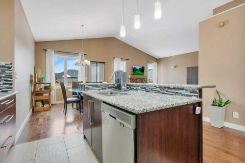 189 Van Slyke Way, Red Deer, AB - Indoor Photo Showing Kitchen