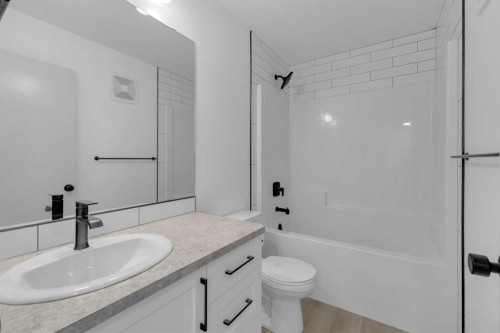 182 Ava Crescent, Blackfalds, AB - Indoor Photo Showing Bathroom