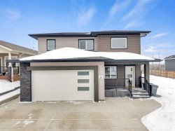 13 Vanson Close  Sylvan Lake, AB T4S 0M3