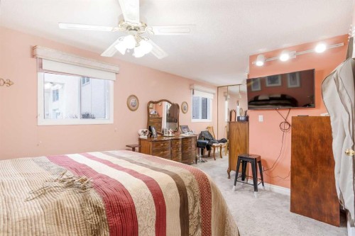 3 Rustic Road, Norglenwold, AB - Indoor Photo Showing Bedroom