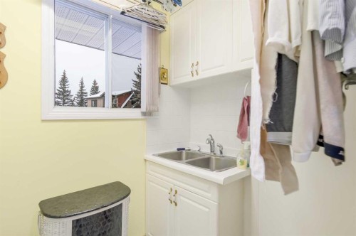 3 Rustic Road, Norglenwold, AB - Indoor