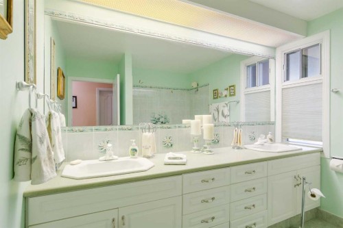 3 Rustic Road, Norglenwold, AB - Indoor Photo Showing Bathroom