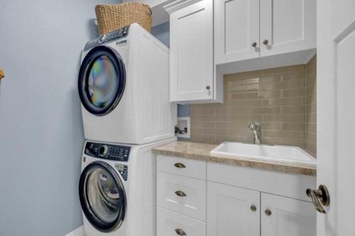 23 Bowman Circle, Sylvan Lake, AB - Indoor Photo Showing Laundry Room
