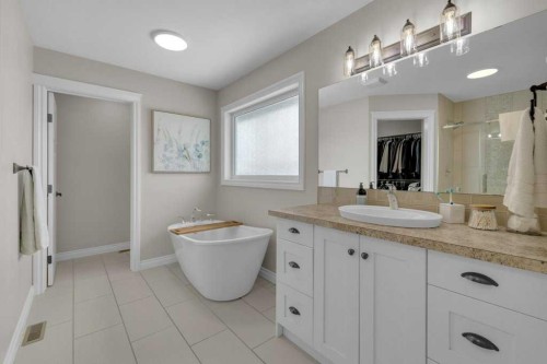 23 Bowman Circle, Sylvan Lake, AB - Indoor Photo Showing Bathroom