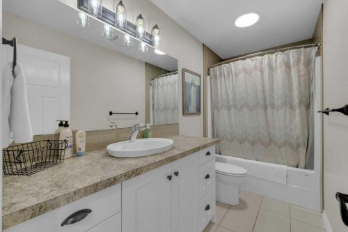 23 Bowman Circle, Sylvan Lake, AB - Indoor Photo Showing Bathroom
