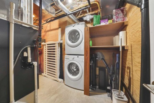 22 Mackenzie Ranch Way, Lacombe, AB - Indoor Photo Showing Laundry Room
