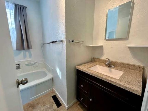 5036 51 Ave, Bashaw, AB - Indoor Photo Showing Bathroom