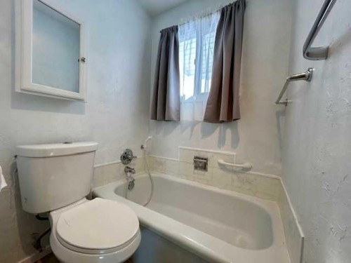 5036 51 Ave, Bashaw, AB - Indoor Photo Showing Bathroom