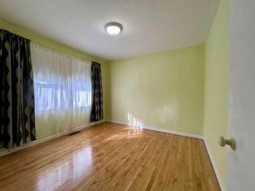 5036 51 Ave, Bashaw, AB - Indoor Photo Showing Other Room