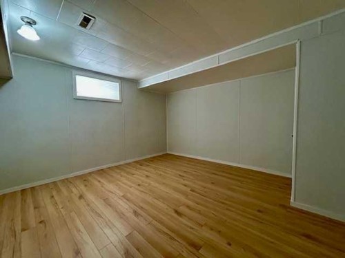 5036 51 Ave, Bashaw, AB - Indoor