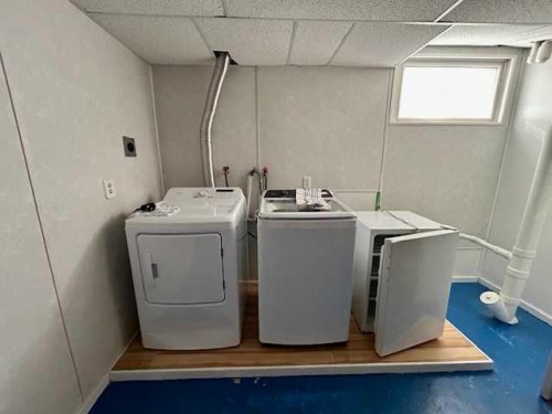 5036 51 Ave, Bashaw, AB - Indoor Photo Showing Laundry Room