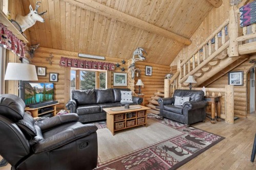 3-32460 Range Road 61, Rural Mountain View County, AB - Indoor Photo Showing Living Room