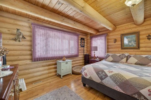 3-32460 Range Road 61, Rural Mountain View County, AB - Indoor Photo Showing Bedroom