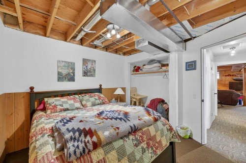 3-32460 Range Road 61, Rural Mountain View County, AB - Indoor Photo Showing Bedroom