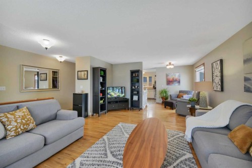 31 Mitchell Avenue, Red Deer, AB - Indoor Photo Showing Living Room