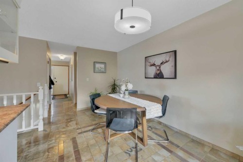 31 Mitchell Avenue, Red Deer, AB - Indoor Photo Showing Dining Room