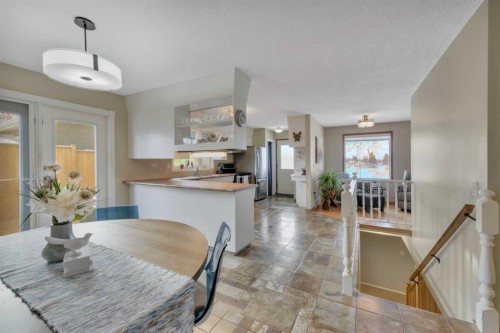 31 Mitchell Avenue, Red Deer, AB - Indoor Photo Showing Dining Room