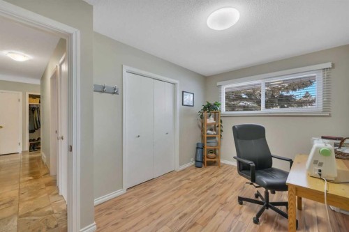 31 Mitchell Avenue, Red Deer, AB - Indoor Photo Showing Office