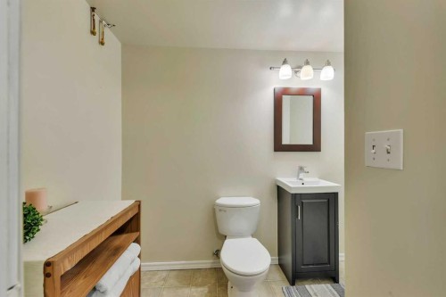 31 Mitchell Avenue, Red Deer, AB - Indoor Photo Showing Bathroom