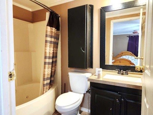 2 East Loop, Joffre, AB 