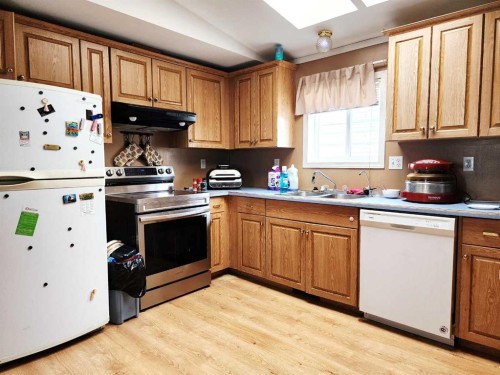 2 East Loop, Joffre, AB 