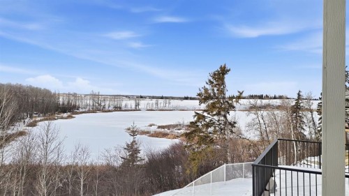 8 Henner'S Place, Lacombe, AB - Outdoor