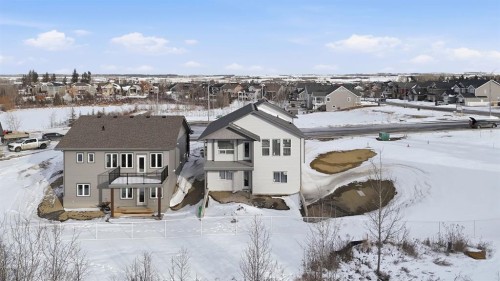 8 Henner'S Place, Lacombe, AB - Outdoor