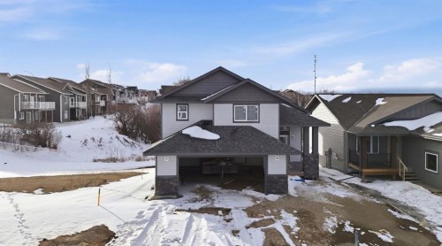 8 Henner'S Place, Lacombe, AB - Outdoor
