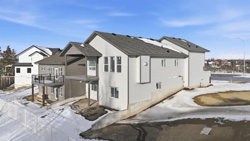 8 Henner'S Place, Lacombe, AB - Outdoor