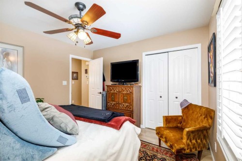 37 Regatta Way, Sylvan Lake, AB - Indoor Photo Showing Bedroom