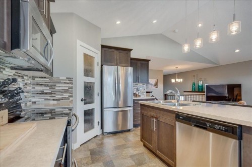 10 Artemis Place, Blackfalds, AB - Indoor Photo Showing Kitchen With Double Sink With Upgraded Kitchen