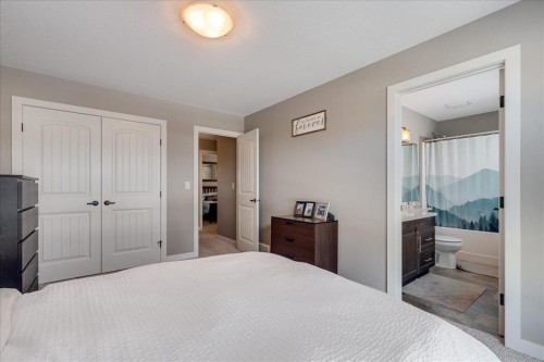 10 Artemis Place, Blackfalds, AB - Indoor Photo Showing Bedroom