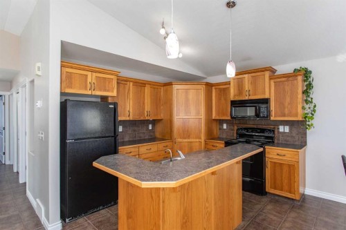 121 Jordan Parkway, Red Deer, AB - Indoor Photo Showing Kitchen