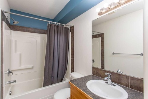 121 Jordan Parkway, Red Deer, AB - Indoor Photo Showing Bathroom