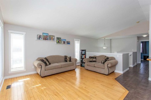 121 Jordan Parkway, Red Deer, AB - Indoor Photo Showing Living Room