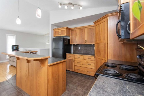 121 Jordan Parkway, Red Deer, AB - Indoor Photo Showing Kitchen