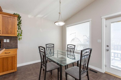 121 Jordan Parkway, Red Deer, AB - Indoor Photo Showing Dining Room