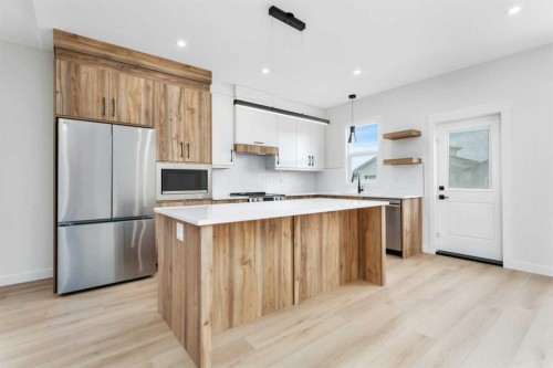 77 Maclean Close, Blackfalds, AB - Indoor Photo Showing Kitchen