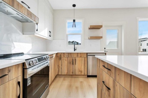 77 Maclean Close, Blackfalds, AB - Indoor Photo Showing Kitchen With Upgraded Kitchen