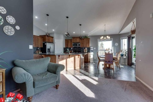 13 Heritage Drive, Penhold, AB - Indoor Photo Showing Living Room