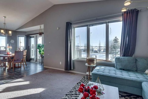 13 Heritage Drive, Penhold, AB - Indoor Photo Showing Other Room