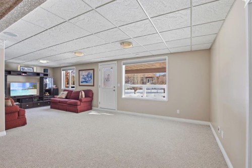 58 Lewis Close, Red Deer, AB - Indoor Photo Showing Other Room