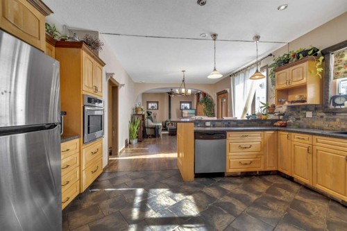 6312 48 Ave, Ponoka, AB - Indoor Photo Showing Kitchen