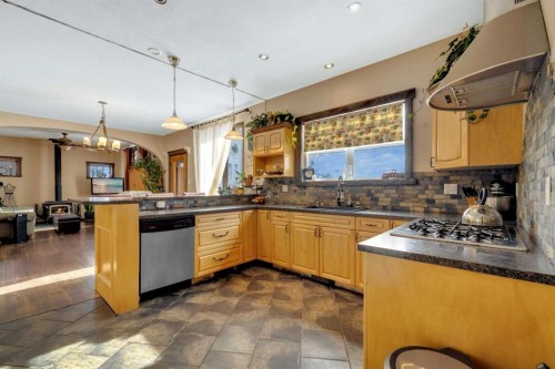 6312 48 Ave, Ponoka, AB - Indoor Photo Showing Kitchen