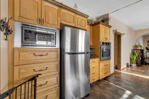 6312 48 Ave, Ponoka, AB - Indoor Photo Showing Kitchen