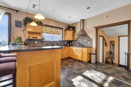 6312 48 Ave, Ponoka, AB - Indoor Photo Showing Kitchen