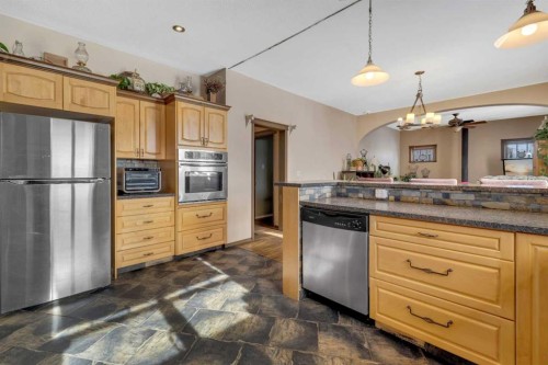 6312 48 Ave, Ponoka, AB - Indoor Photo Showing Kitchen