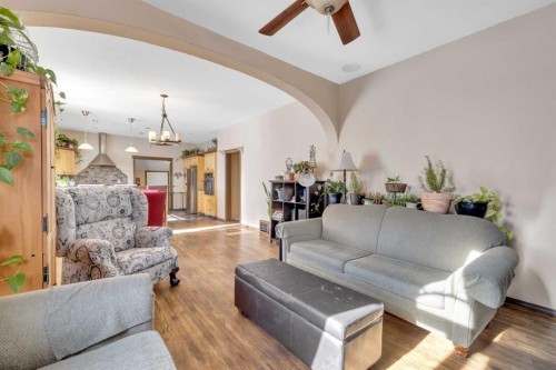 6312 48 Ave, Ponoka, AB - Indoor Photo Showing Living Room